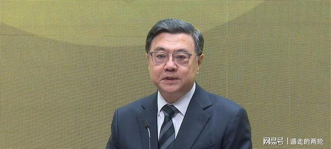 一个安徽大学的副校长，被自己20岁和15岁的两个亲闺女，亲手举报